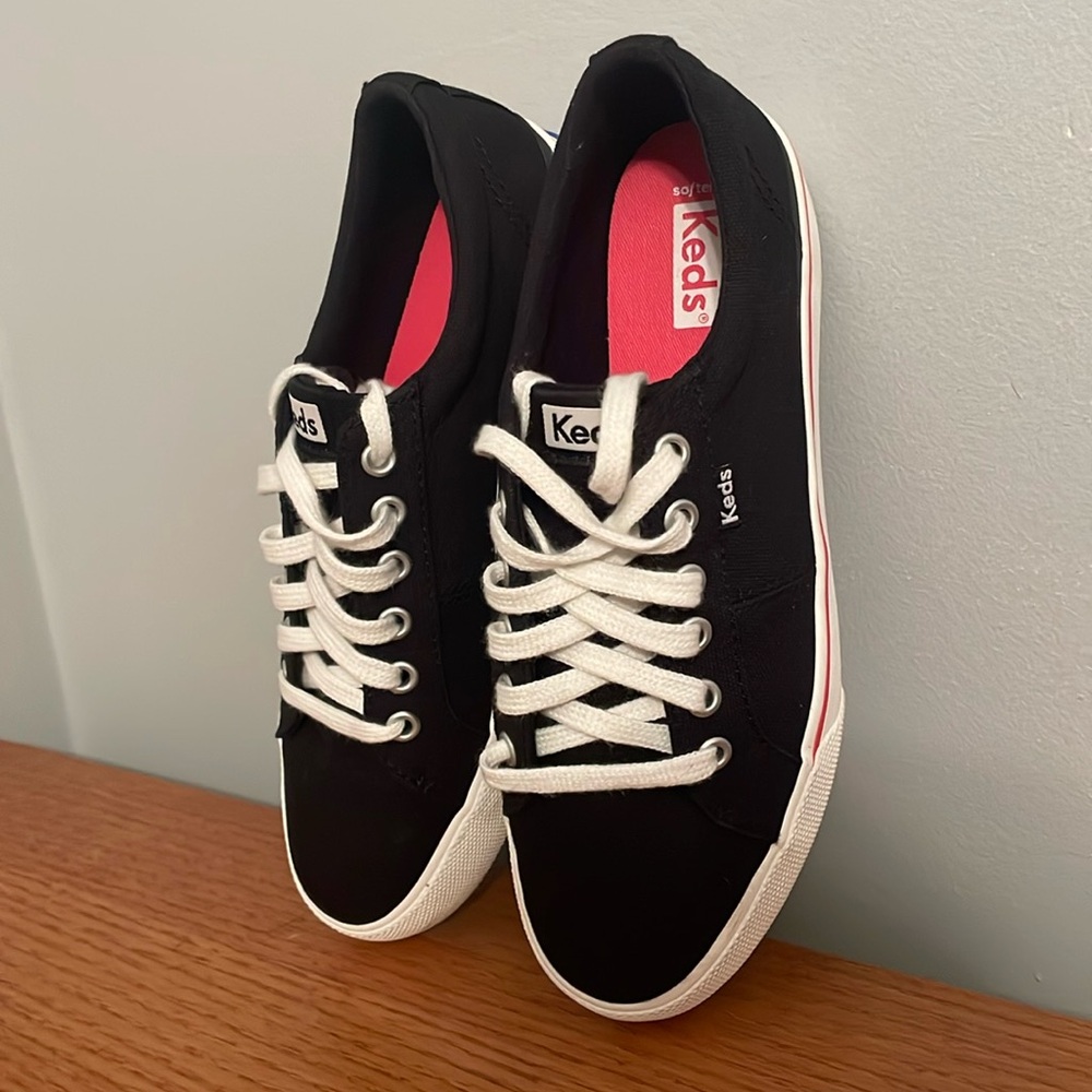 Keds sneakers women’s size 7.5.